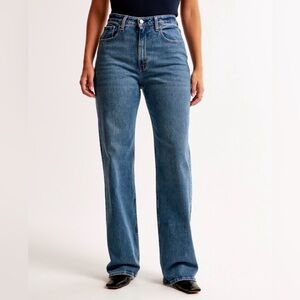 Curve Love High Rise 90s Relaxed
Distressed Hem Jean 25 Short